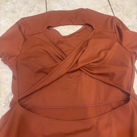 New with tags Hella short sleeve backless crisscross dress. Midi length size xl - Picture 3 of 8